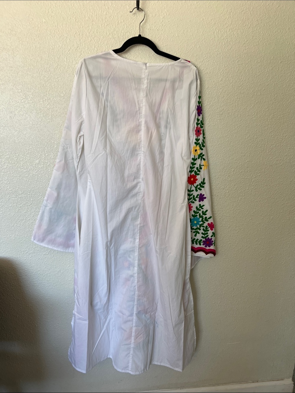 Embroidered white Maxi Dress with Multicolor Floral & Peacock sz Lrg - Picture 3 of 6